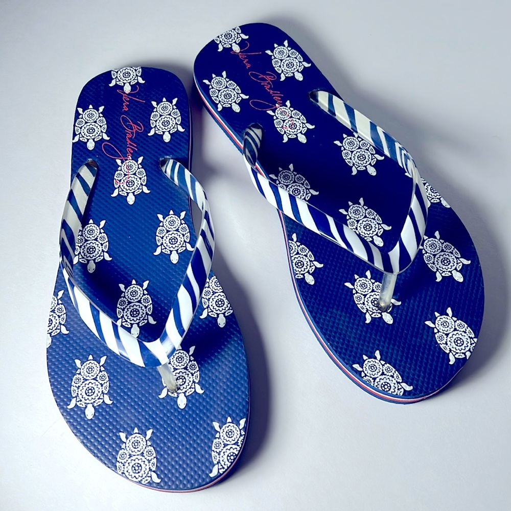 Vera Bradley Navy Blue flip flops white turtles orange striped size 7 8 sandals